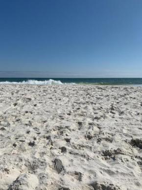 2-Bedroom Condo on Gulf Shores Beach w/Pool